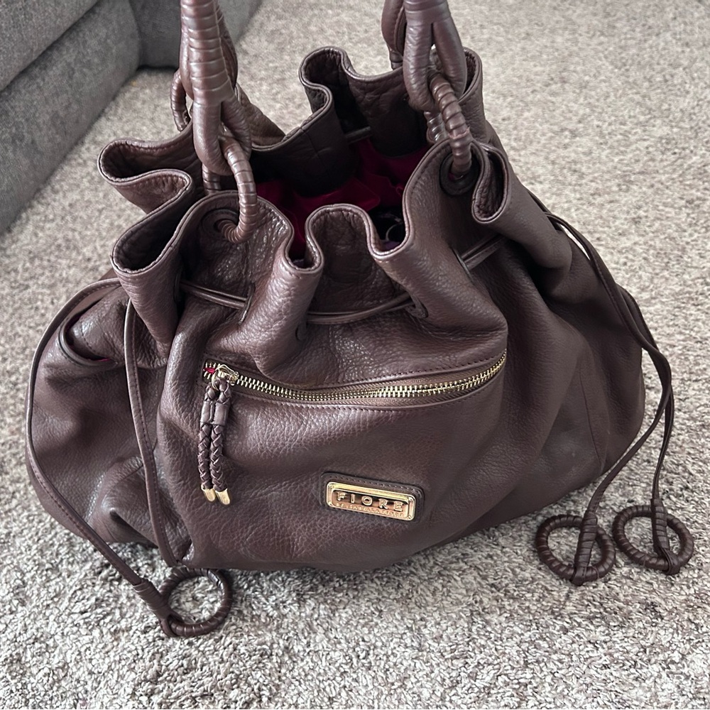 🤎Isabella Fiore Rich Brown Leather Hobo Bag, gently used twice.